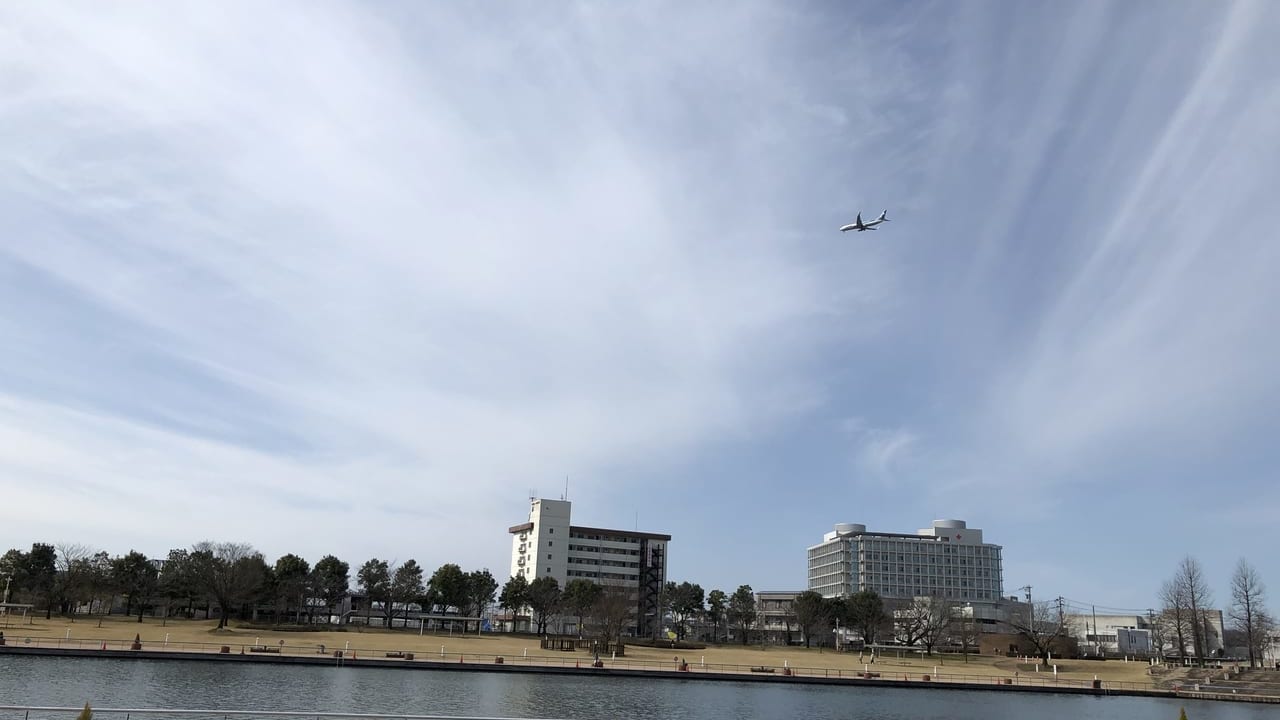 富山空港に行き来する飛行機が見られる