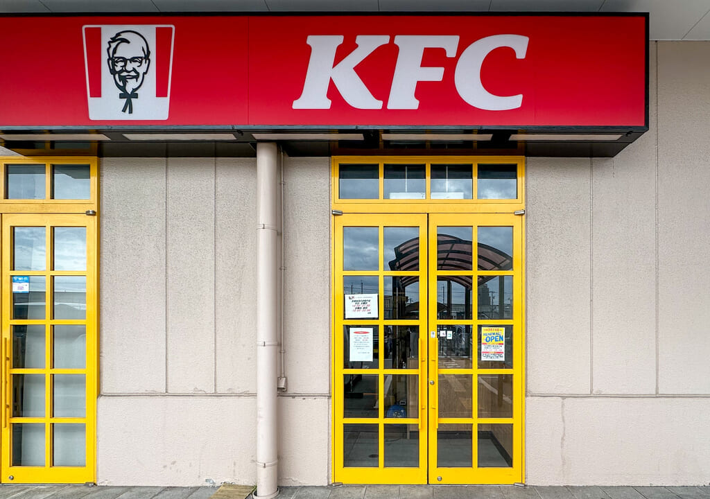 KFCアピタ富山東店の外側入り口
