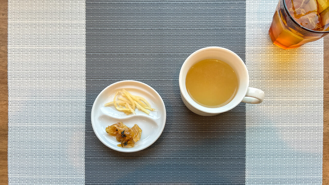 雨と雪のスープと漬物
