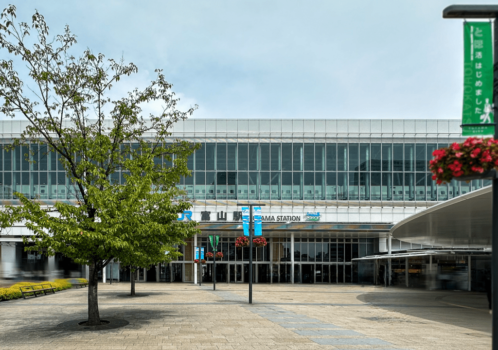 富山駅前広場