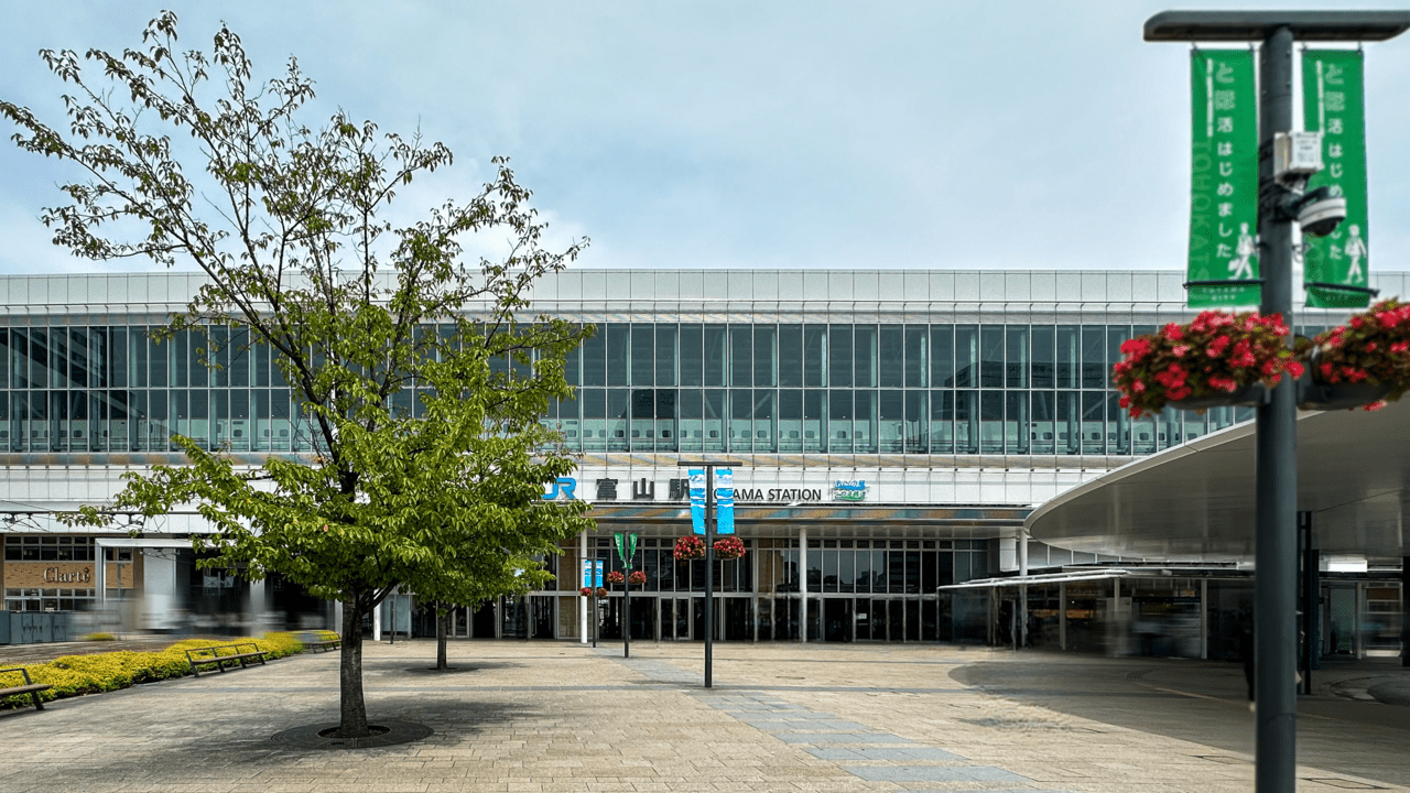 富山駅前広場