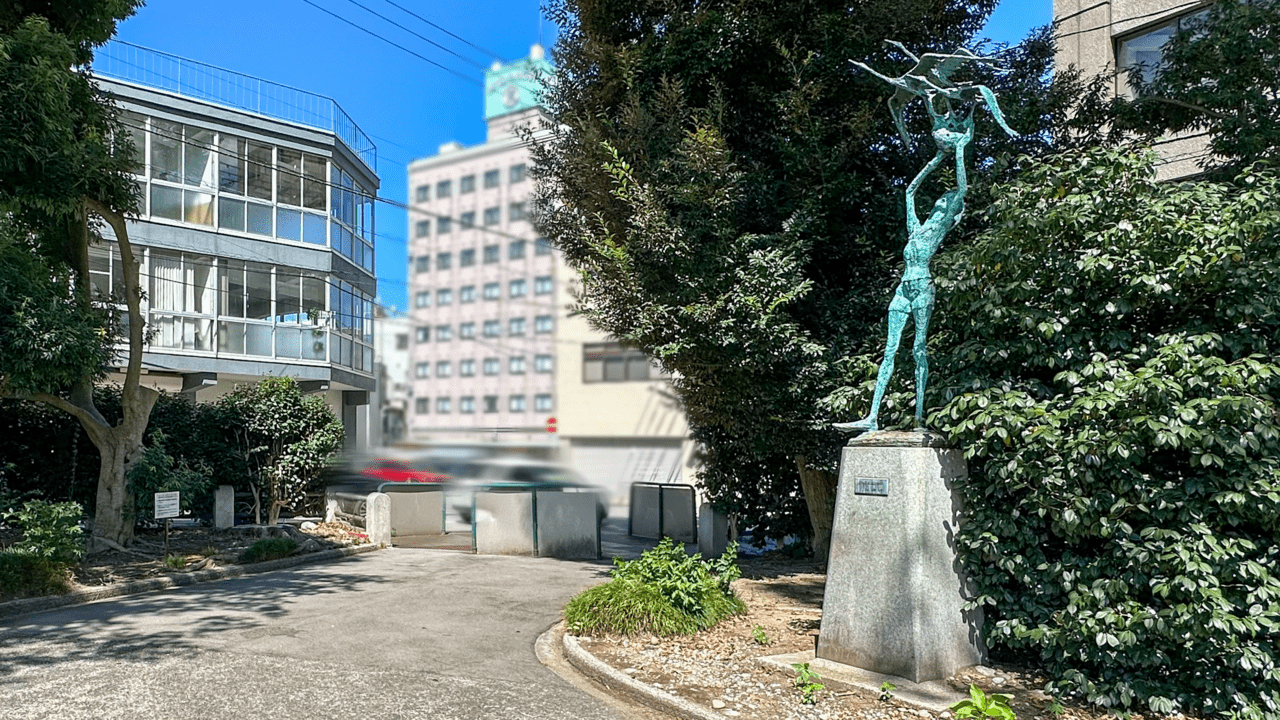 県庁前公園の銅像