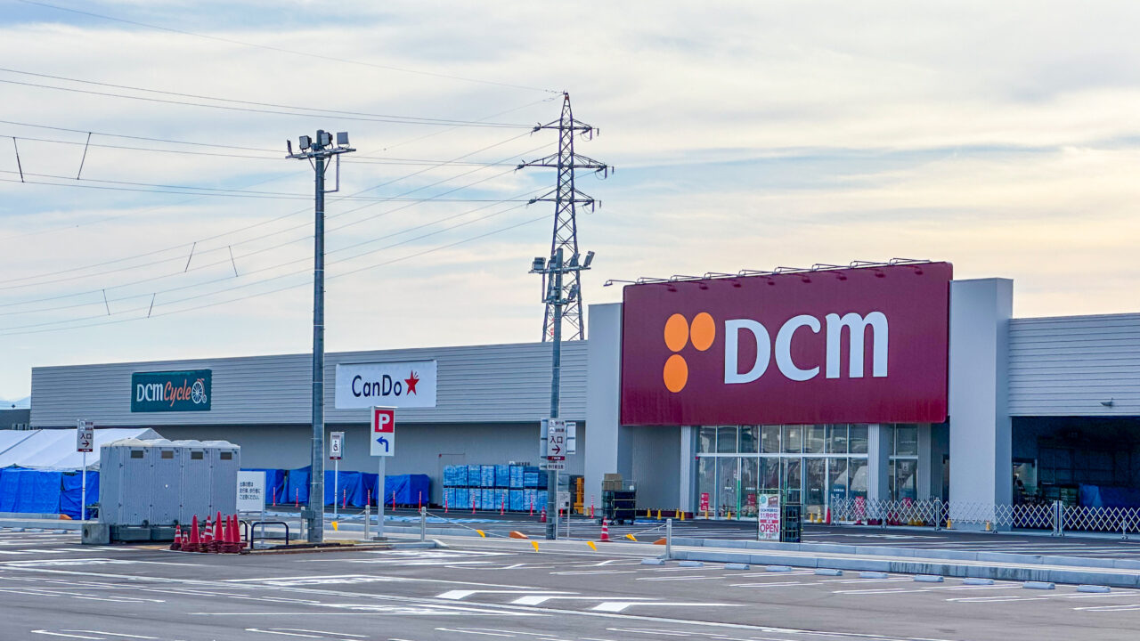 DCM呉羽駅北店の外観